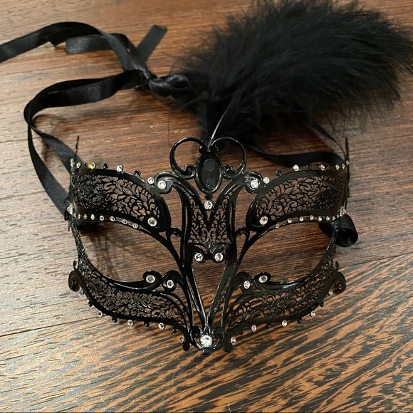 Accessories - Laser Cut Venetian Black Metal Mask